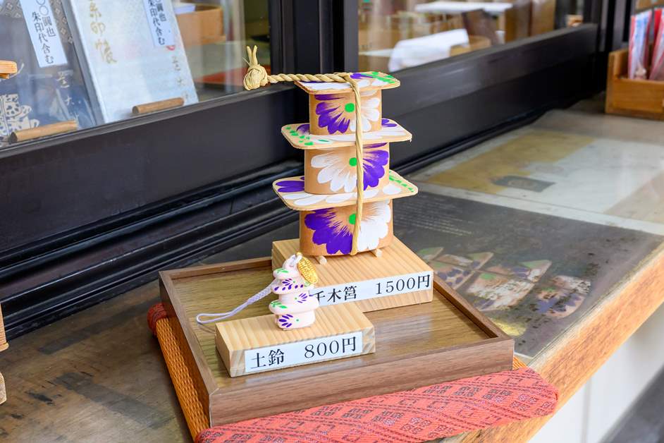 千木筥おまもり（土鈴）も芝大神宮のオリジナル