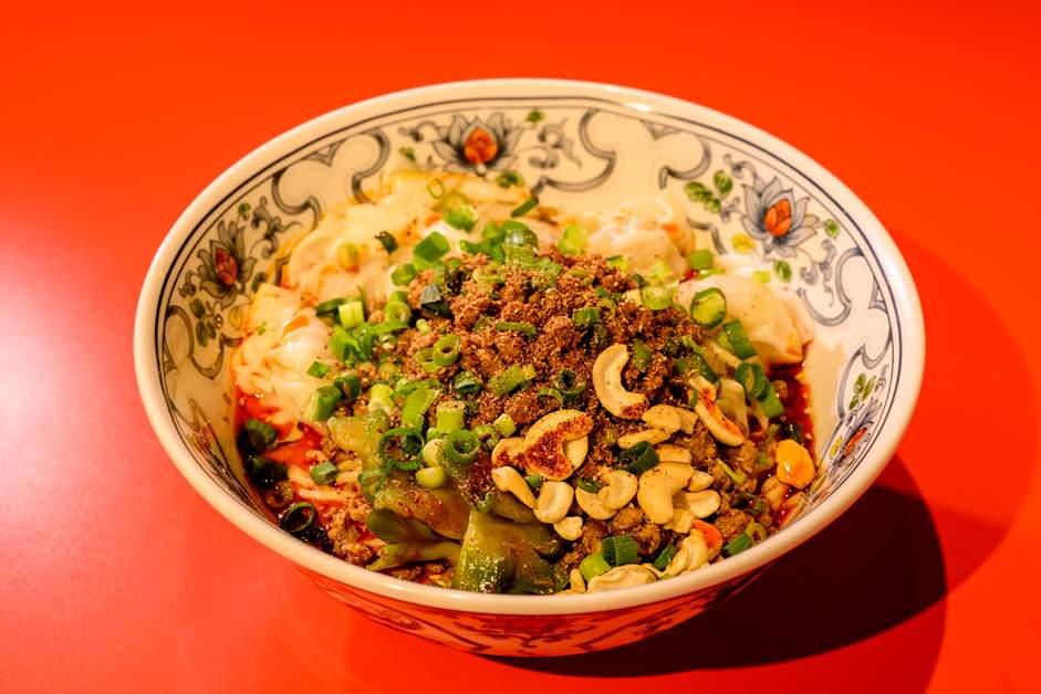 厳選した北海道の食材と本場中国の香辛料が融合