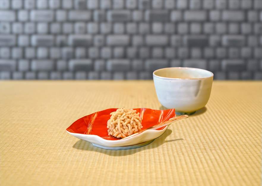 とらや 東京ミッドタウン店ギャラリー　「時を愉しむ－現代陶芸家の器展」 (1/2)